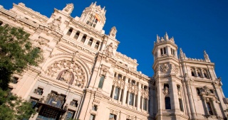 hilos,_cajas_negras_y_fetiches_urbanos._el_palacio_de_cibeles_visto_por_elii_–_oficina_de_arquitectura